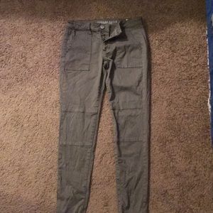 Super cute button up pants!